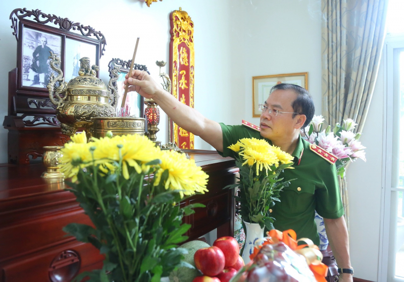 Thứ trưởng Nguyễn Văn Long tri ân, thăm hỏi thân nhân gia đình các đồng chí cố lãnh đạo Bộ Công an -0
