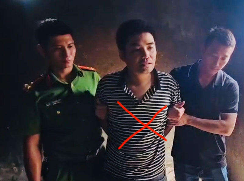 Công an xã khống chế đối tượng dùng dao chém em ruột -0