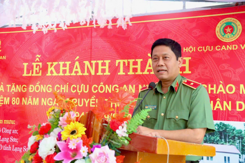 Bộ Công an trao tặng nhà cho gia đình cựu CAND Hoàng Văn Đáo có hoàn cảnh khó khăn tại xã Vũ Lăng -0