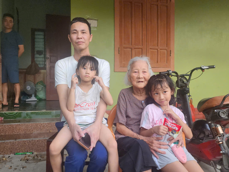 Người đàn ông nuôi gà lôi trắng lĩnh 6 năm tù được tạm về nhà chờ xét xử lại -0
