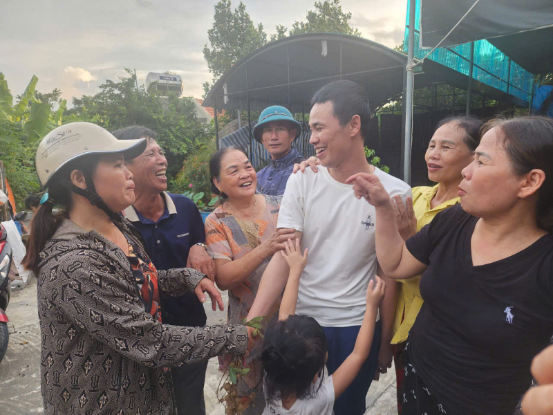 Người đàn ông nuôi gà lôi trắng lĩnh 6 năm tù được tạm về nhà chờ xét xử lại -0