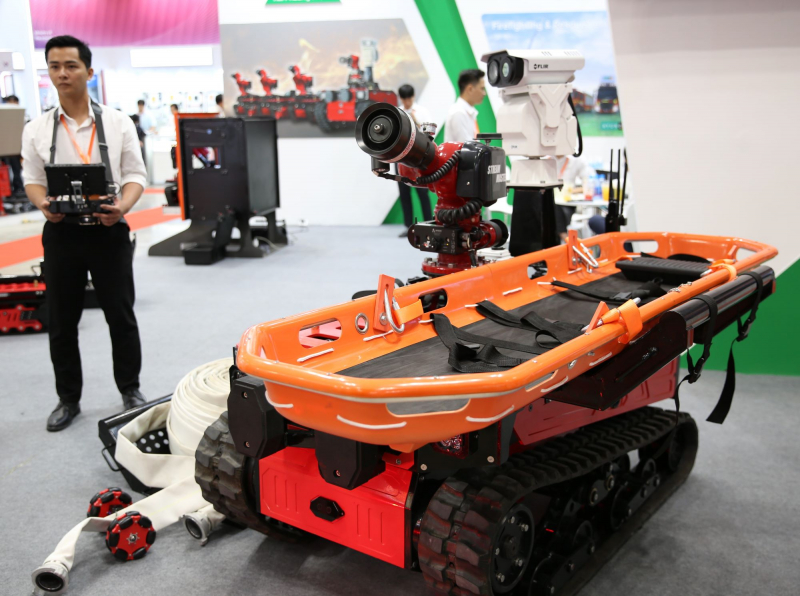 Nhiều người trầm trò khi tận mắt xem các phương tiện chữa cháy, CNCH mới lạ, hiện đại -0