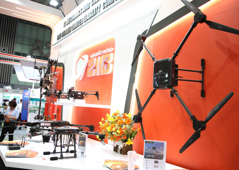 Nhiều người trầm trò khi tận mắt xem các phương tiện chữa cháy, CNCH mới lạ, hiện đại -0