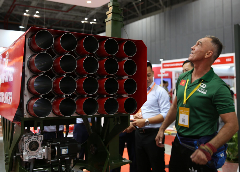 Nhiều người trầm trò khi tận mắt xem các phương tiện chữa cháy, CNCH mới lạ, hiện đại -1