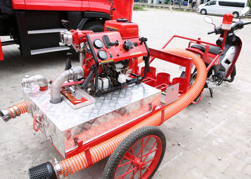 Nhiều người trầm trò khi tận mắt xem các phương tiện chữa cháy, CNCH mới lạ, hiện đại -0