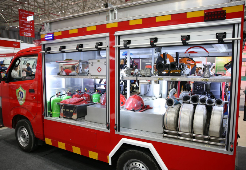 Nhiều người trầm trò khi tận mắt xem các phương tiện chữa cháy, CNCH mới lạ, hiện đại -2