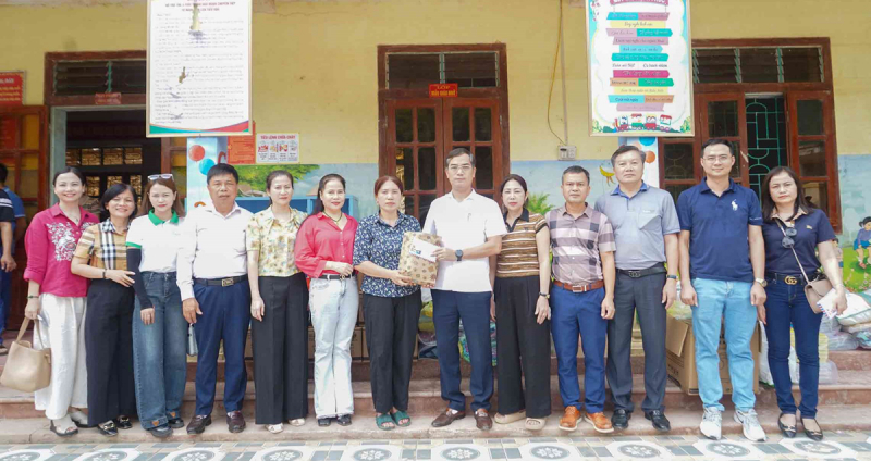 Ngành Giáo dục Nghệ An bảo đảm học sinh vùng lũ được đến trường đúng ngày khai giảng -0