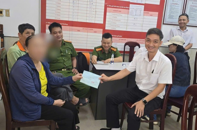 Người phụ nữ suýt mất 300 triệu đồng vì bị Công an