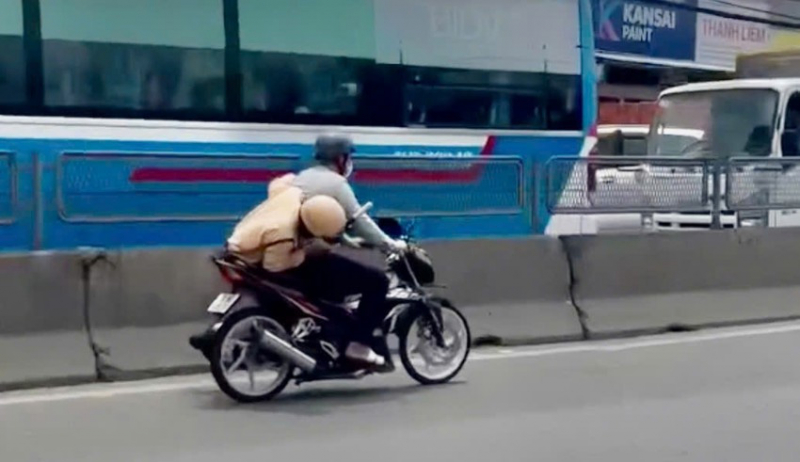 Truy tố nam thanh niên tăng ga bỏ chạy khiến CSGT phải vắt vẻo trên yên xe máy -0