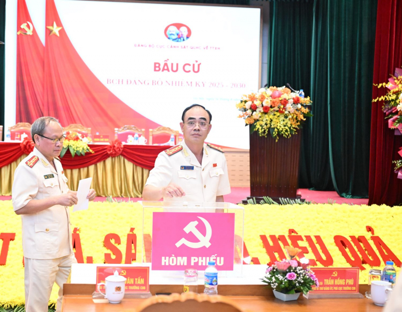 Đảng bộ Cục Cảnh sát QLHC về TTXH tạo đột phá trên các mặt công tác -0