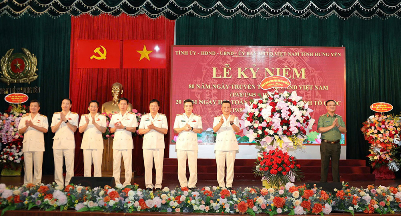 Tỉnh Hưng Yên long trọng kỷ niệm 80 năm ngày truyền thống lực lượng CAND -0