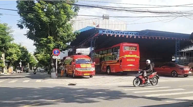 Đà Nẵng mạnh tay xử lý nhà xe lập “bến cóc” tái diễn đón, trả khách trái phép, gây mất trật tự đô thị -0