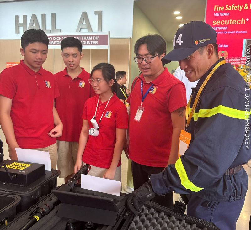 Rất đông khách đến tham quan và trải nghiệm tại Triển lãm quốc tế PCCC&CNCH -0
