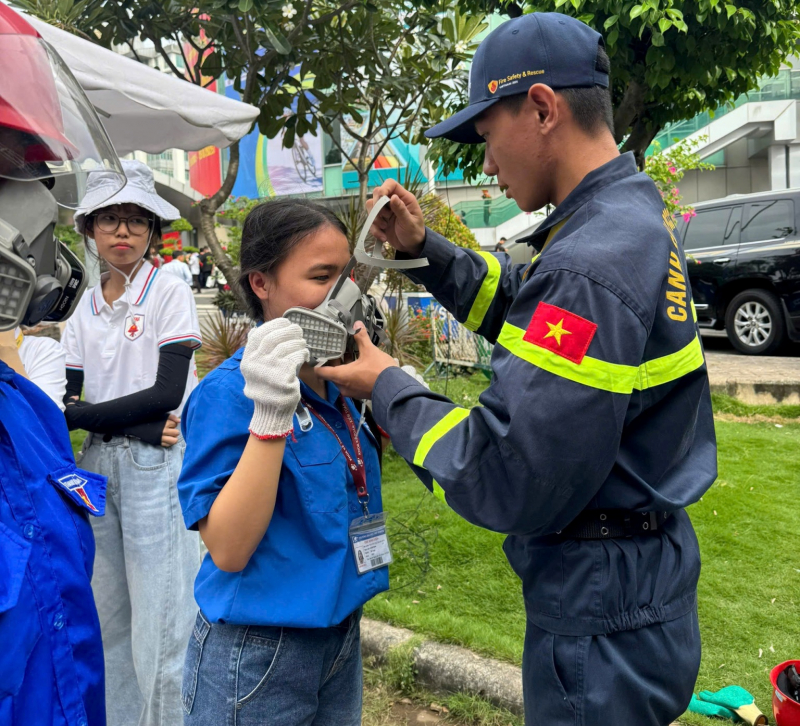 Rất đông khách đến tham quan và trải nghiệm tại Triển lãm quốc tế PCCC&CNCH -7