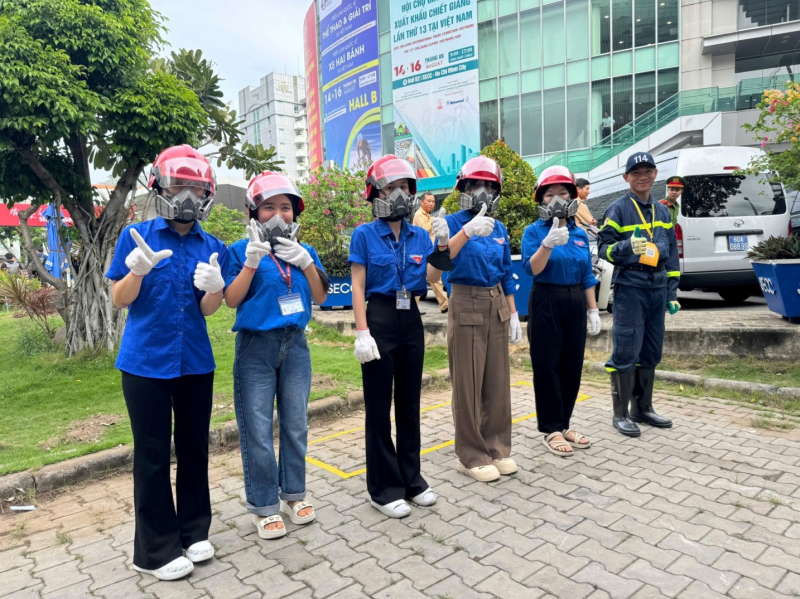 Rất đông khách đến tham quan và trải nghiệm tại Triển lãm quốc tế PCCC&CNCH -0