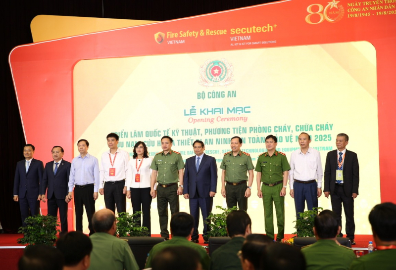 Thủ tướng Chính phủ ghi nhận, đánh giá cao những chiến công, sự hy sinh của lực lượng Cảnh sát PCCC&CNCH -0