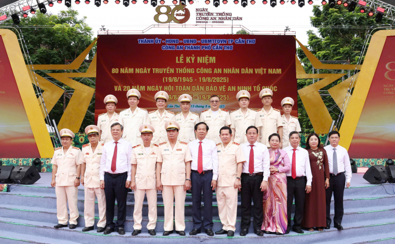 Công an TP Cần Thơ giữ vững an ninh, an toàn thành phố trung tâm vùng châu thổ Cửu Long -0