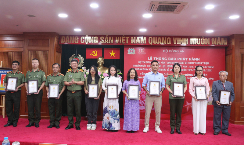 Trao giải Cuộc vận động sáng tác truyện ngắn và ký “CAND - 80 năm xây dựng, chiến đấu và trưởng thành” -0