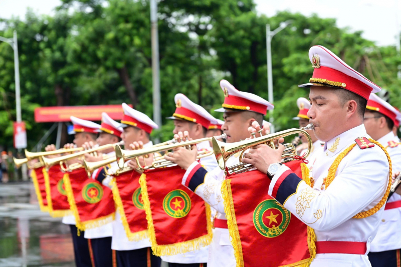Người dân Hải Phòng mãn nhãn với màn biểu diễn của kỵ binh CAND -0
