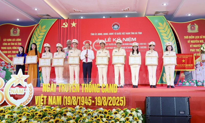 Công an Hà Tĩnh kỷ niệm trọng thể 80 năm truyền thống lực lượng CAND -0