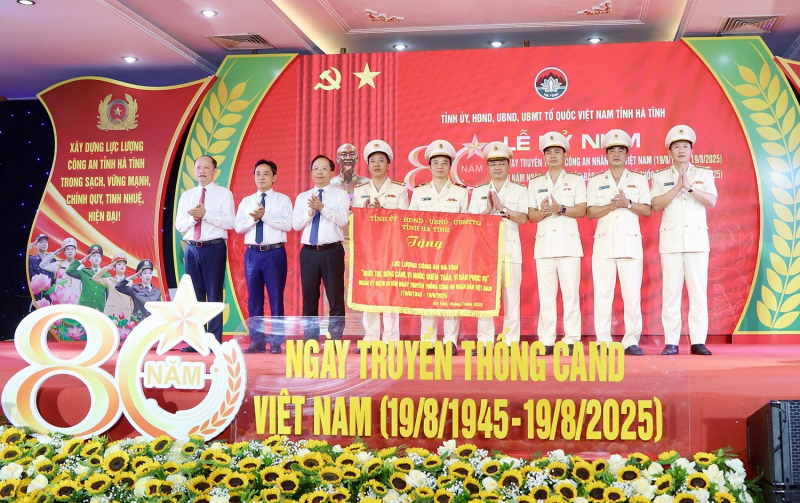 Công an Hà Tĩnh kỷ niệm trọng thể 80 năm truyền thống lực lượng CAND -0