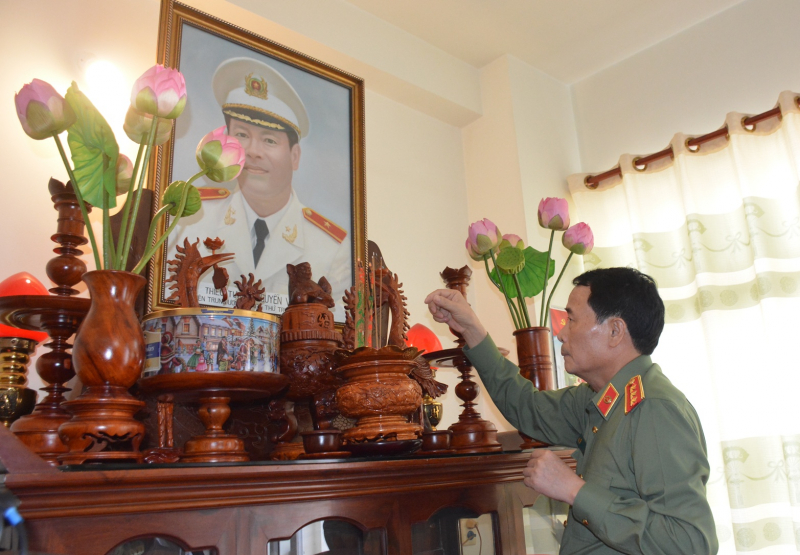 Thứ trưởng Lê Quốc Hùng tri ân gia đình các đồng chí cố lãnh đạo Bộ Công an -0