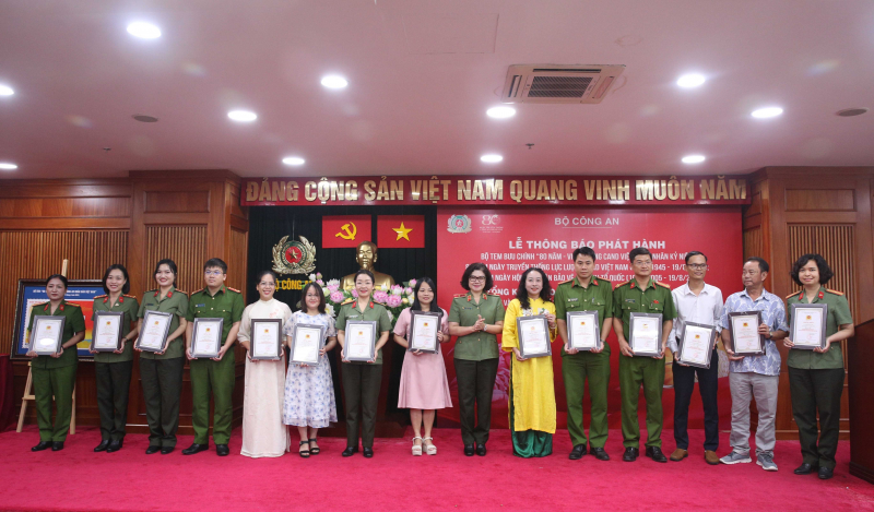 Trao giải Cuộc vận động sáng tác truyện ngắn và ký “CAND - 80 năm xây dựng, chiến đấu và trưởng thành” -0