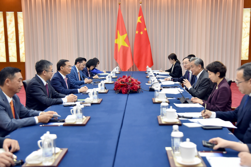 Phó Thủ tướng Bùi Thanh Sơn hội đàm với Bộ trưởng Ngoại giao Trung Quốc -0