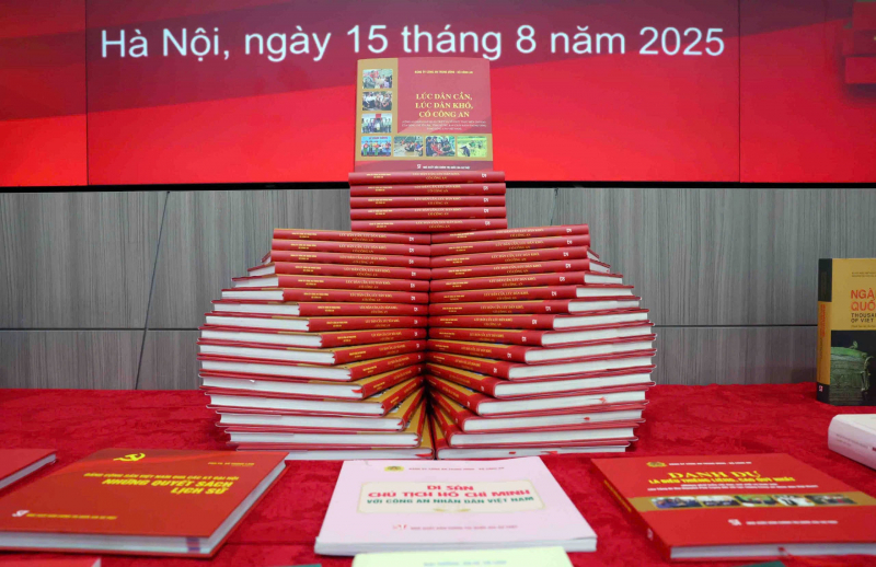 Lấy những tấm gương trong cuốn sách 