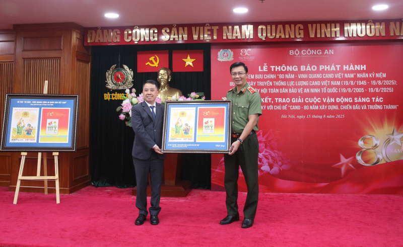 Phát hành bộ tem bưu chính chủ đề “80 năm – Vinh quang CAND Việt Nam” -0