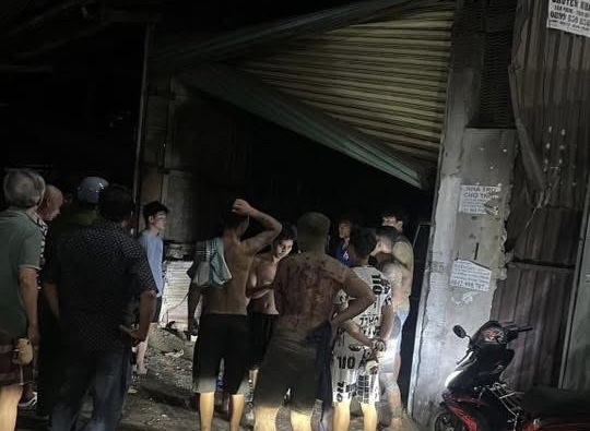 Hiện trường ngỗn ngang sau vụ nổ lò ép kính lúc rạng sáng -0