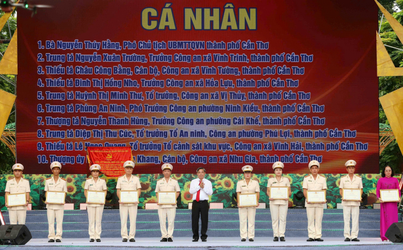 Công an TP Cần Thơ giữ vững an ninh, an toàn thành phố trung tâm vùng châu thổ Cửu Long -0