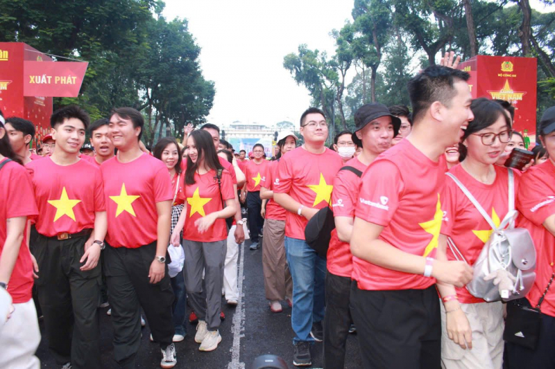 Công an TP Hồ Chí Minh đồng lòng hưởng ứng “Cùng Việt Nam tiến bước” -4