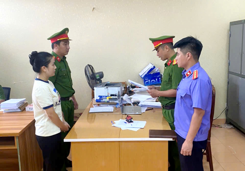 Xuất khống hóa đơn để