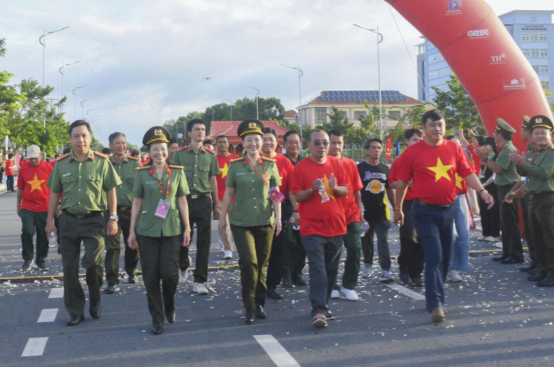 Các địa phương hưởng ứng chương trình “Cùng Việt Nam tiến bước” -0