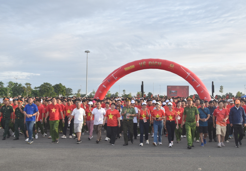 Các địa phương hưởng ứng chương trình “Cùng Việt Nam tiến bước” -2