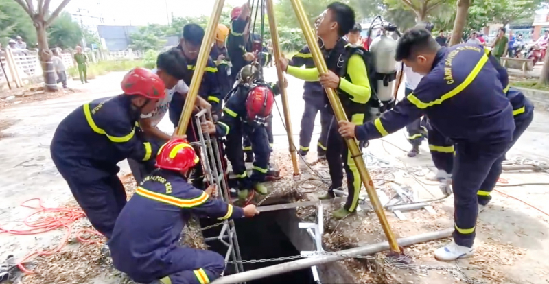 Một công nhân tử vong nghi ngạt khí khi xử lý hố ga trong hệ thống cống nước thải -0
