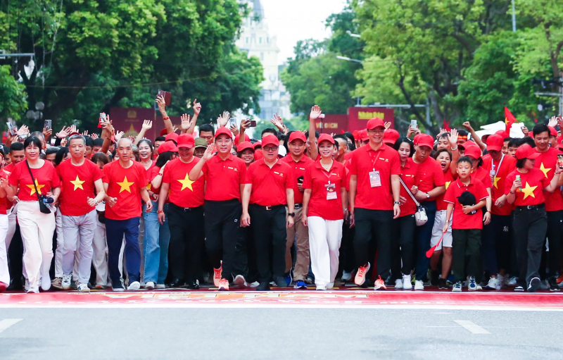 Bộ Công an cùng Báo Nhân Dân tổ chức Hoạt động đi bộ toàn quốc: 1 tỷ bước chân tiến vào kỷ nguyên mới -0