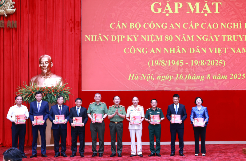 Điều quý giá, thiêng liêng nhất là CAND được Đảng và nhân dân tin yêu -1