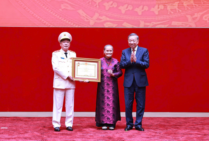 Điều quý giá, thiêng liêng nhất là CAND được Đảng và nhân dân tin yêu -0