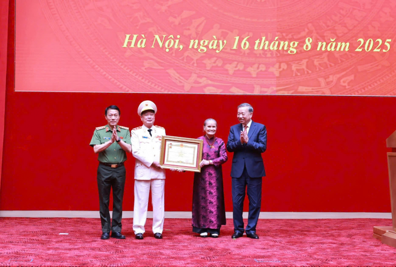 Điều quý giá, thiêng liêng nhất là CAND được Đảng và nhân dân tin yêu -1