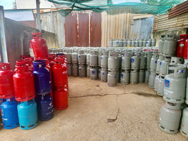 Triệt phá xưởng sang triết gas lậu quy mô lớn, thu lợi bất chính hơn nửa tỷ đồng -1