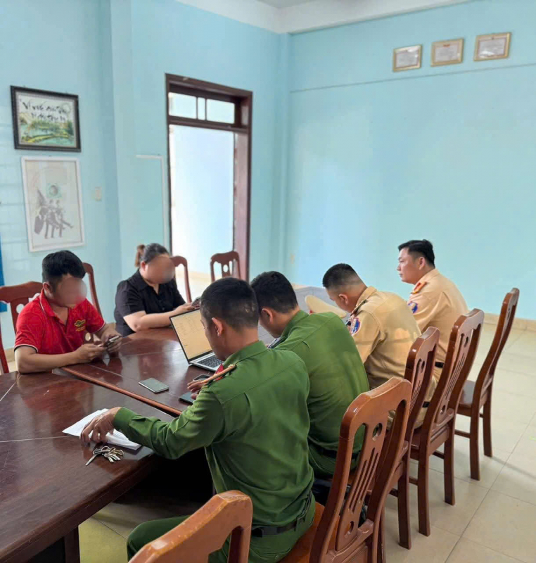 Đà Nẵng: Đối tượng chặn đầu ô tô gây cản trở giao thông trên Quốc lộ 1A do “tranh dành khách”  -1