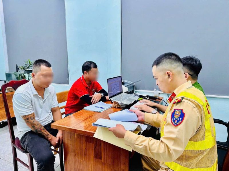 Đà Nẵng: Đối tượng chặn đầu ô tô gây cản trở giao thông trên Quốc lộ 1A do “tranh dành khách”  -0