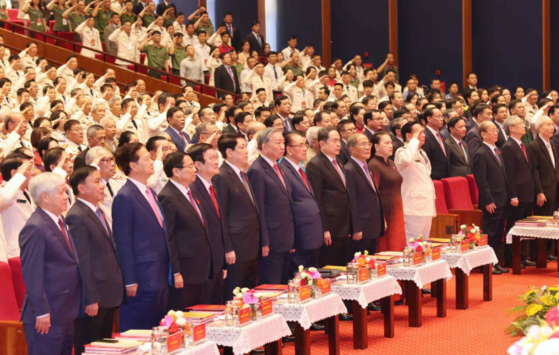 Khi xương sống thẳng, cơ bắp khỏe và trái tim ấm, CAND sẽ vượt qua mọi thử thách -0