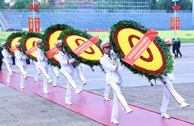 Lãnh đạo Đảng, Nhà nước, Bộ Công an vào Lăng viếng Bác -0