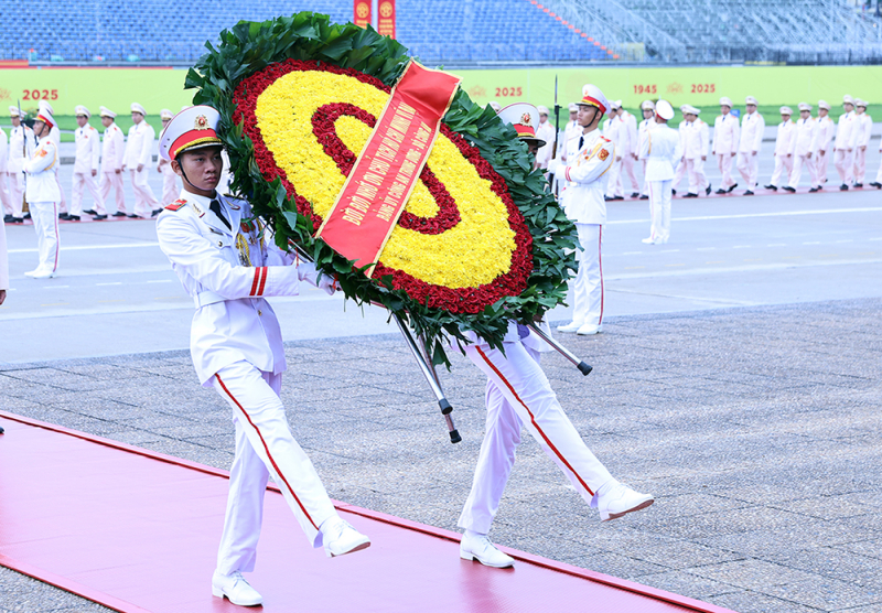 Lãnh đạo Đảng, Nhà nước, Bộ Công an vào Lăng viếng Bác -0