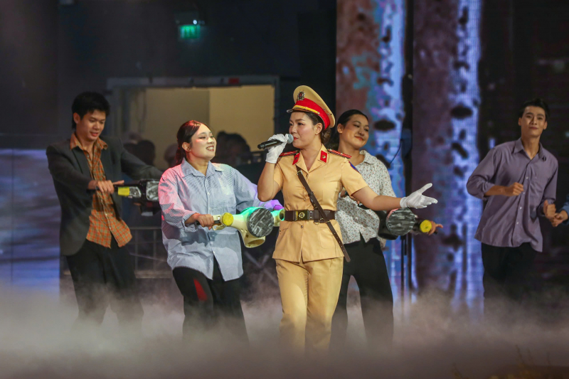 Khi xương sống thẳng, cơ bắp khỏe và trái tim ấm, CAND sẽ vượt qua mọi thử thách -0