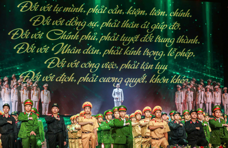 Khi xương sống thẳng, cơ bắp khỏe và trái tim ấm, CAND sẽ vượt qua mọi thử thách -1