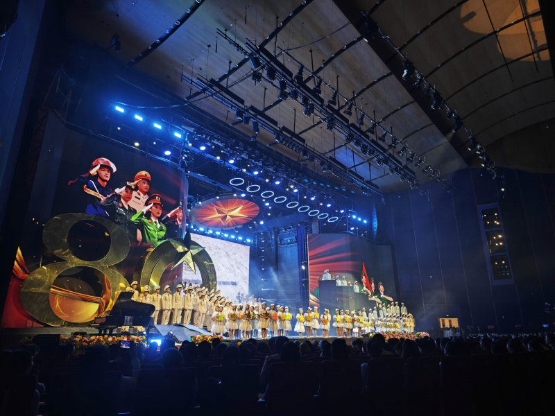 Khi xương sống thẳng, cơ bắp khỏe và trái tim ấm, CAND sẽ vượt qua mọi thử thách -0